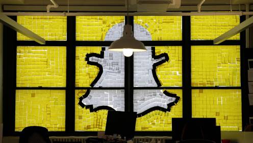 Logo do Snapchat feito com post-its em uma redação de Nova York. Reuters 